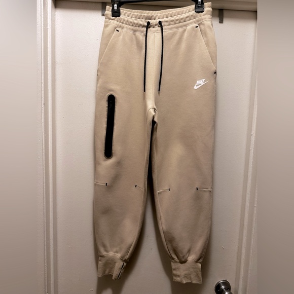Used Womens Nike Sportswear Tech Full-Zip Hoodie Jacket and Sweatpants. - Picture 3 of 6